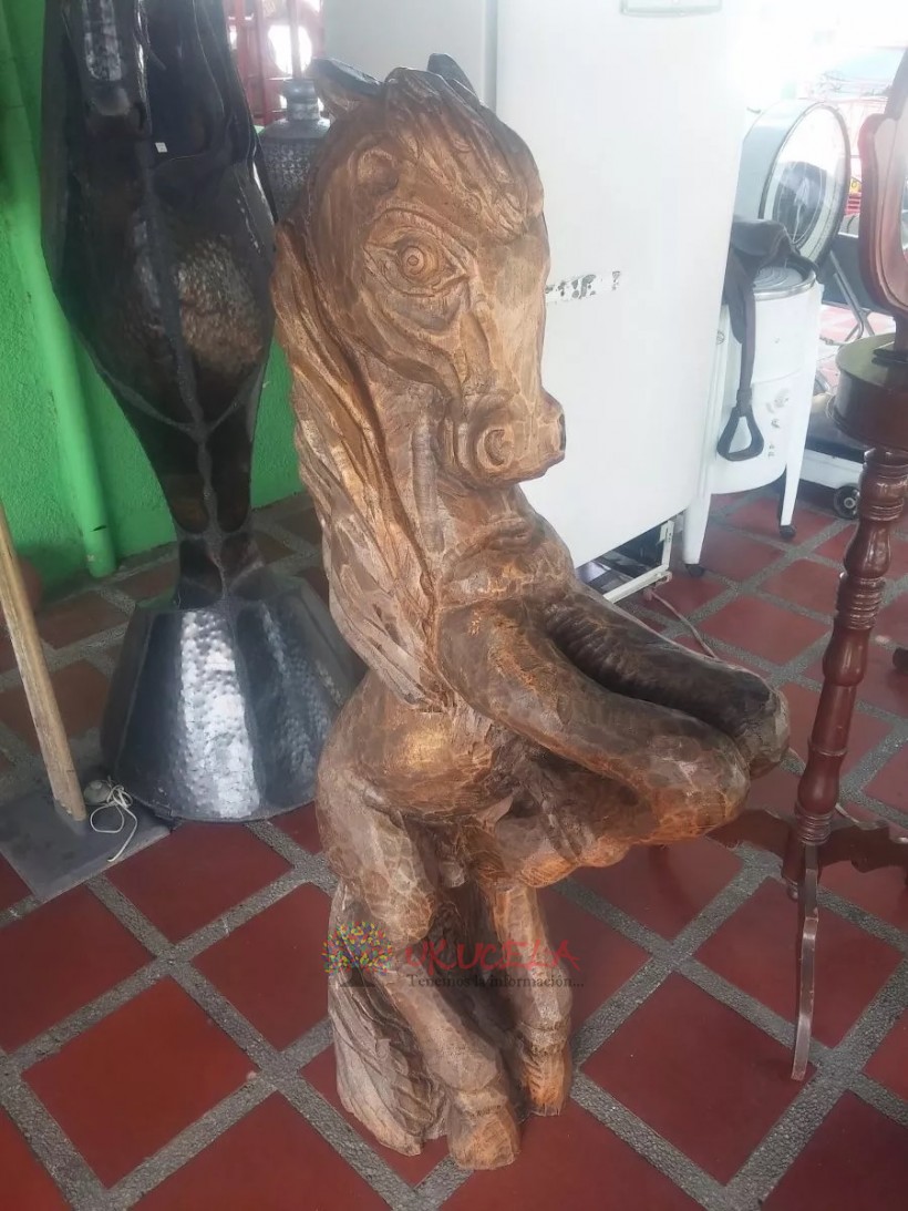 Escultura De Caballo Italiana Tallada En Tronco Madera Cedro