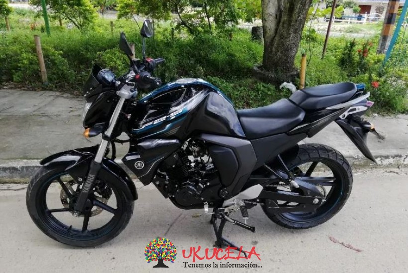 Moto Yamaha FZ2.0