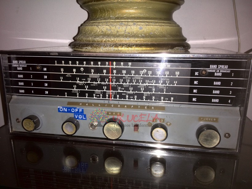 RADIO ANTIGUO HALLICRAFTER  de 1962 funcionando. VENPERMUTO