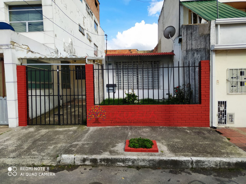 Se vende casa en Bogotá precio negociable.