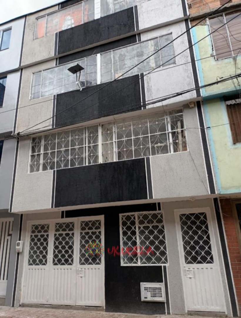 SE VENDE CASA CON 15 APARTAESTUDIOS PATIO BONITO BOGOTA