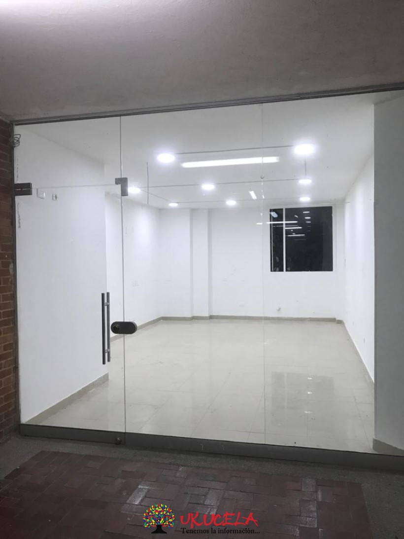 ARRIENDO LOCAL EN CENTRO COMERCIAL MAZUREN