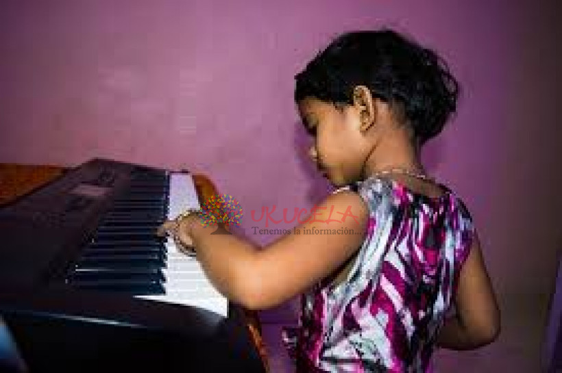 clases de guitarra y piano para niños y adultos