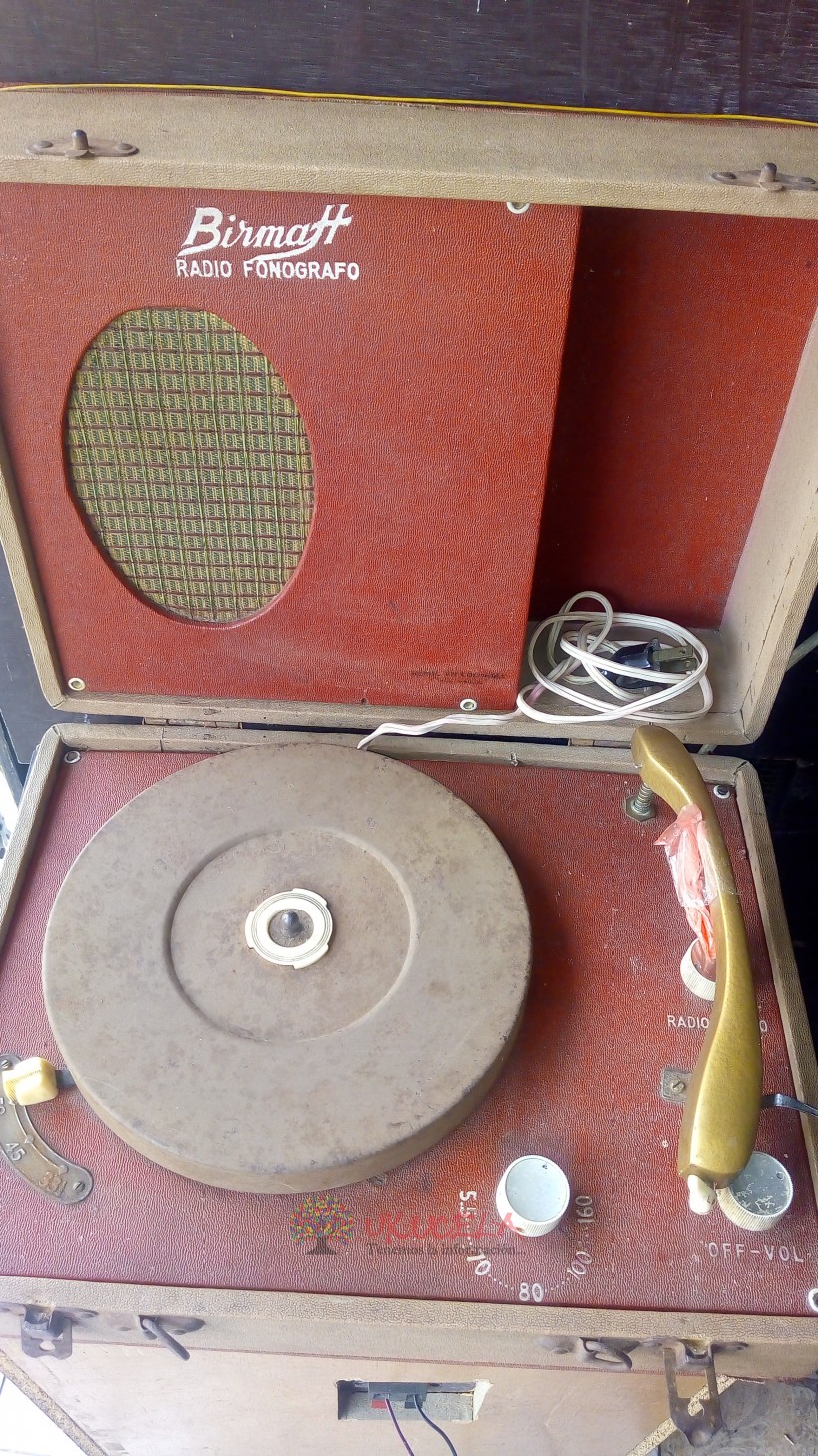 Radio fonógrafo antiguo