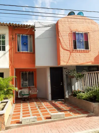 VENTA DE CASA DE 2 PLANTAS COJUNTO VILLA DE LAS COLINAS
