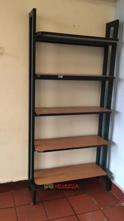 VENDO ESTANTES METALICO CON ENTREPAÑOS EN MADERA