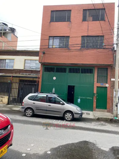 Entidad Financiera Vende - Rentable Bodega en Fontibón