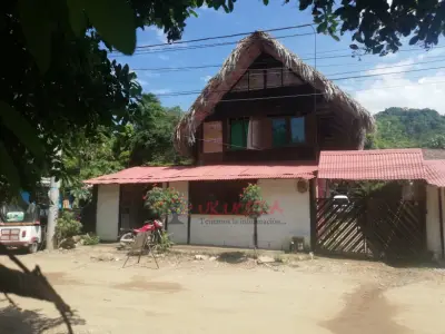 Venta de Hermoso lote construido en madera