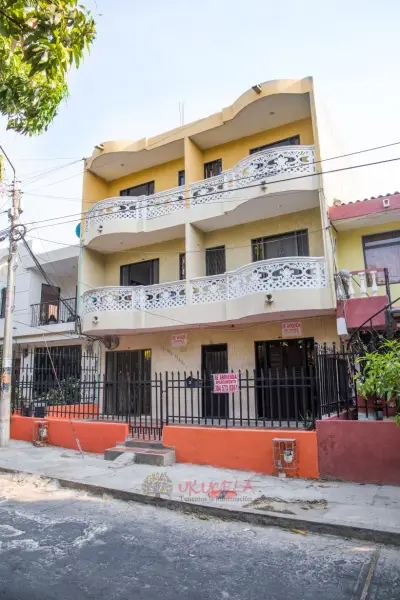 Vendo casa de 3 niveles con 6 apartamentos