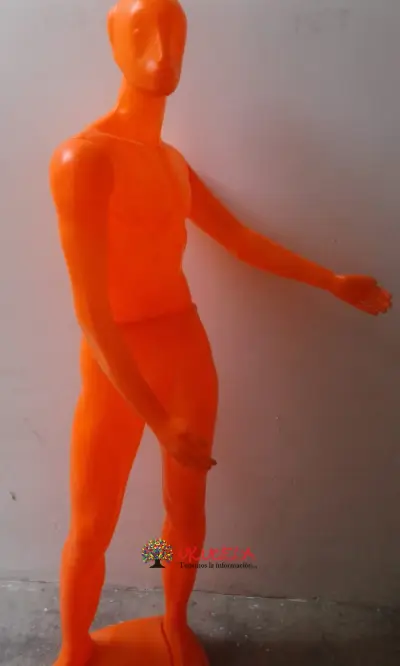 VENDO MANIQUIE EN PLASTICO COLOR NARANJA