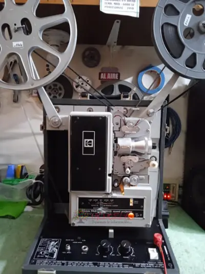 PROYECTOR DE CINE 16MM MARCA KODAK