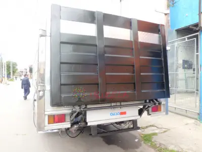 Plataforma hidraulica de carga y descarga para camion