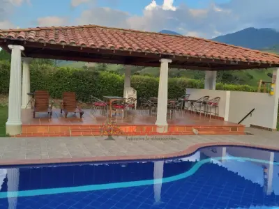 ALQUILO FINCA EN BARBOSA