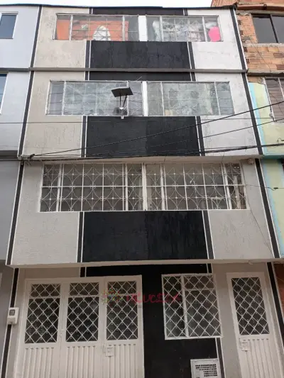 Vendo casa comercial con 15 apartaestudios oportunidad de negocio Bogotá sector kennedy