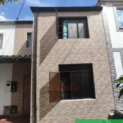 SE VENDE HERMOSA CASA DE DOS PLANTAS EN SAN ANTONIO DEL CARRIZAL GIRON