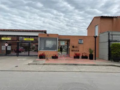 Entidad Financiera Vende - Casa en Funza