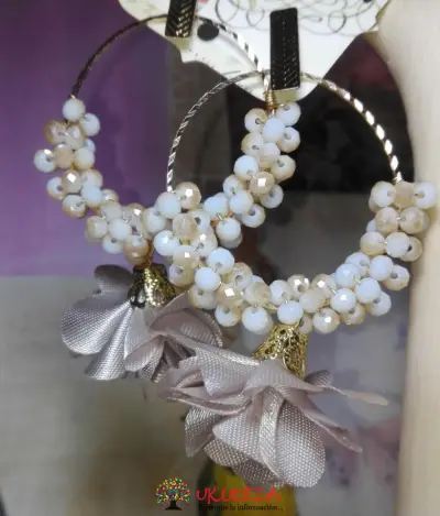 Arete Beige de Flor