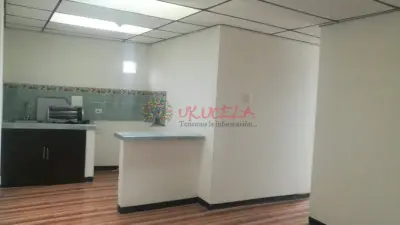 Vende casa con renta en la Linda