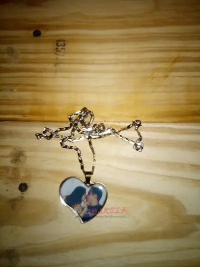 Dije personalizado + cadena gratis