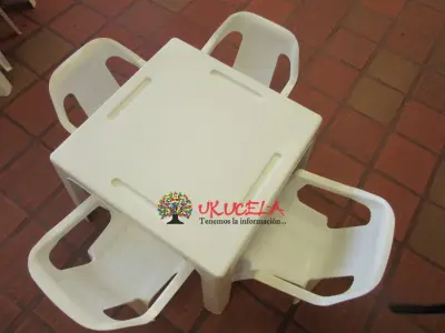 VENDO JUEGO INFANTIL MESA Y SILLAS