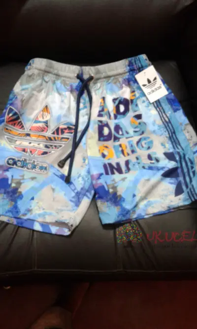 PANTALONETAS EN TELA ANTIFLUIDO SUBLIMADA.