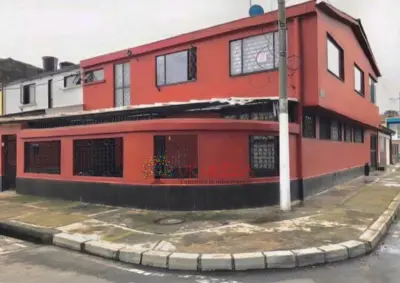 Casa esquinera con casa y apartamento independiente.