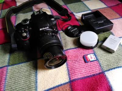 Vendo cámara profesional marca Nikon en excelente estado y con poco uso