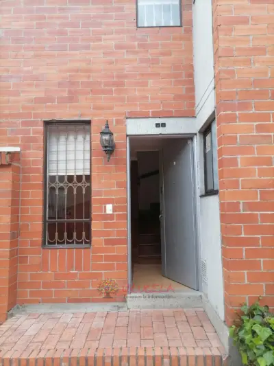 SE VENDE CASA QUINTAS DE SANTA BARBARA
