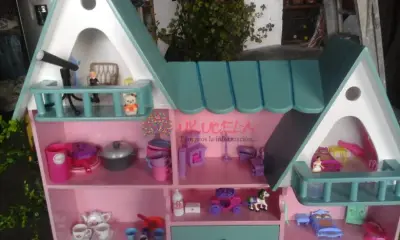 Casa de muñecas en maders