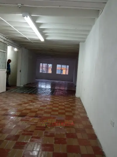 SE ARRIENDA LOCAL PARA MICROEMPRES O BODEGA 90M2 SECTOR COMERCIAL