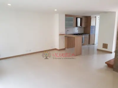 OCASIÓN CASA PRECIOSA EN CONJUNTO CERRADO EN LA FLORIDA