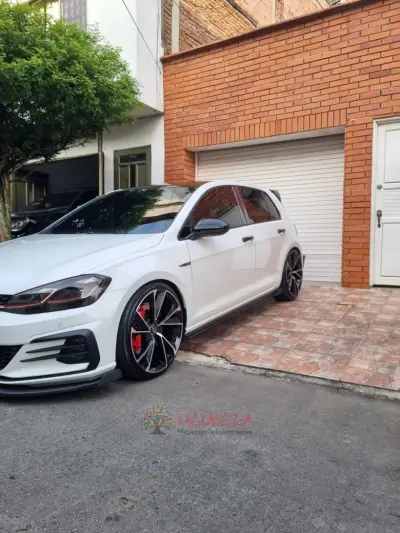 CARRO VOLKSWAGEN GOLF GTI