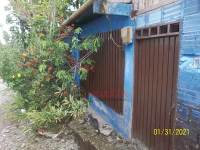 Se vende casa con mejora y terreno para construir