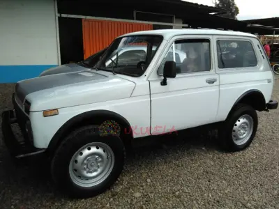 Campero lada 2121.