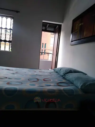 rento habitacion amoblada con su baño privado