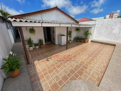 se vende comoda casa  en el barrio paraiso en la ciudad de barranquilla