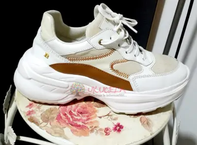 Tenis como nuevos 1 sólo uno BOSI