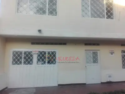 Se vende casa de dos niveles independientes