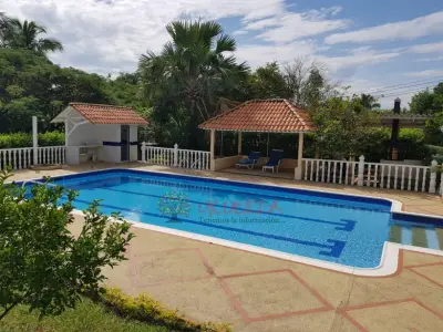 VENDO HERMOSA CASA CAMPESTRE EN GIRARDOT