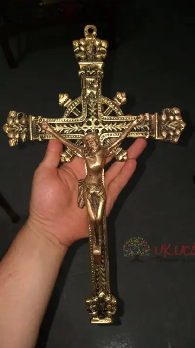 Cristo de bronce