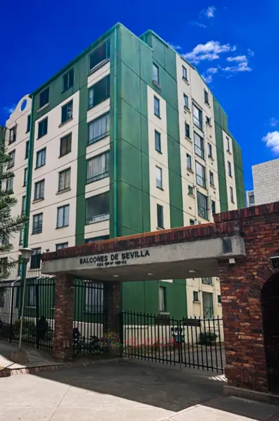 VENDO APARTAMENTO AMPLIO