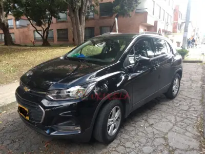 vendo camioneta tracker 2017