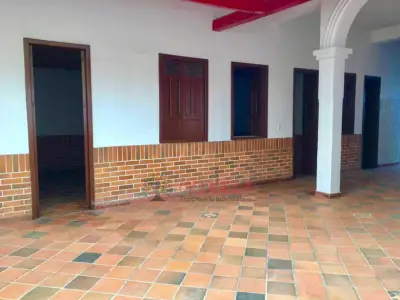 Se arrienda casa comercial